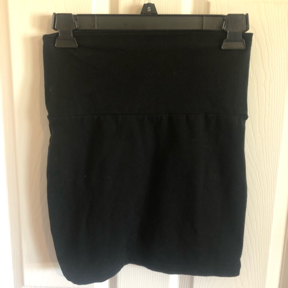 Black knit mini skirt. Size small.